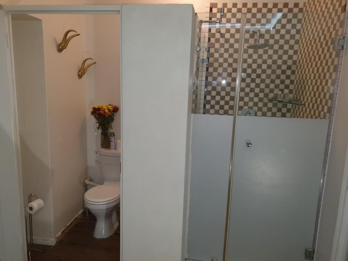 Bedrock Strand Family 4 Sleeper With Private Bathroom Ciudad del Cabo Exterior foto